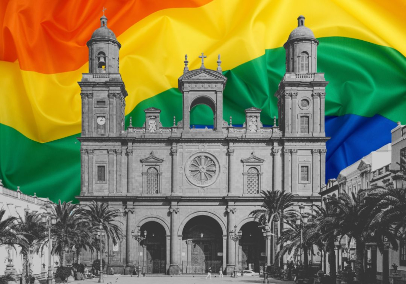 Na Festa de Santa Ana, a nudez e a homossexualidade são promovidas no exterior da sua catedral